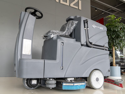 那些可以延长驾驶式洗地机使用寿命的小技巧